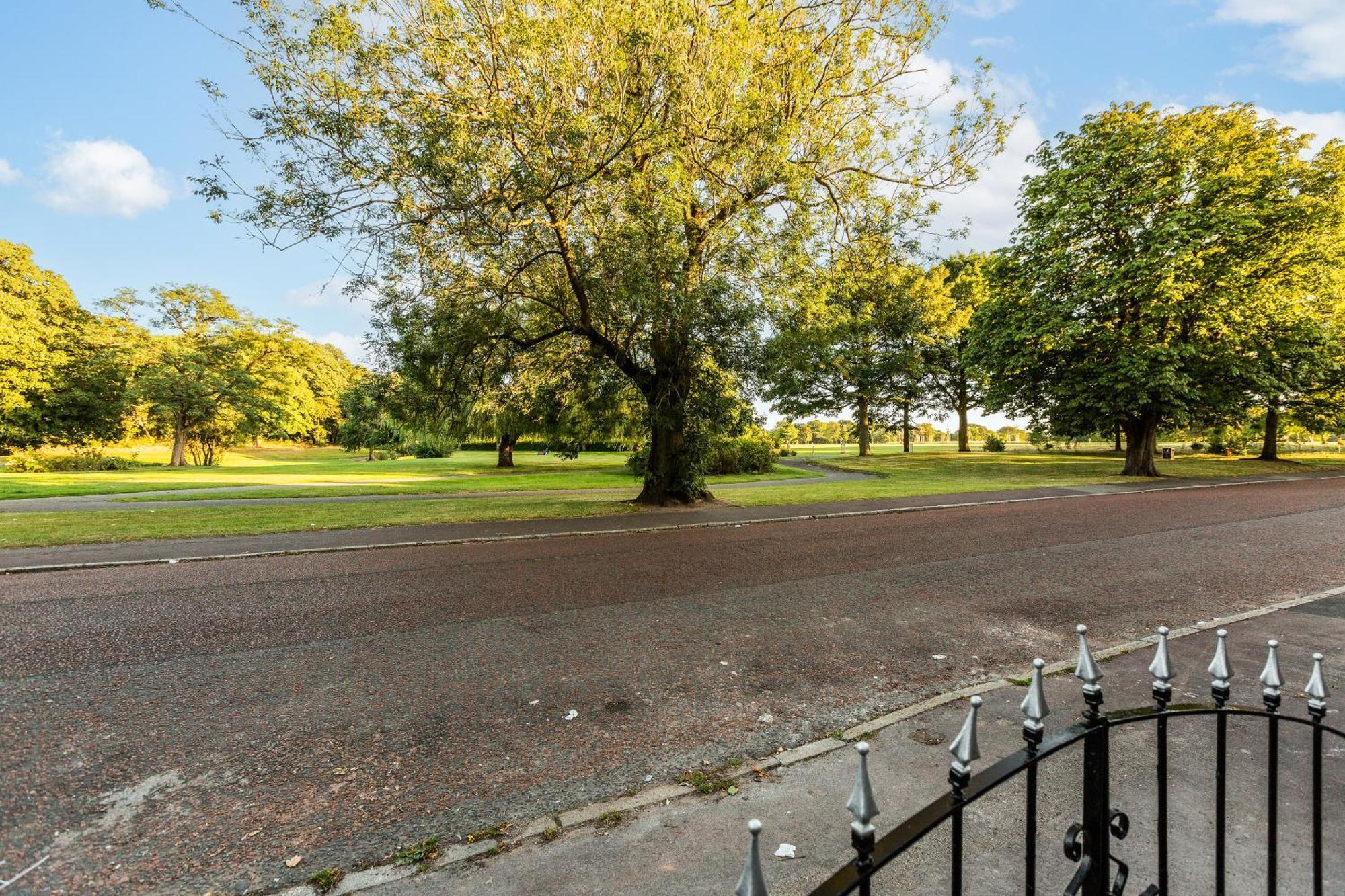 Grand Victorian Villa 6 - En-Suites, Hot Tub, Cinema Room, Private Parking & Park View Liverpool Dış mekan fotoğraf