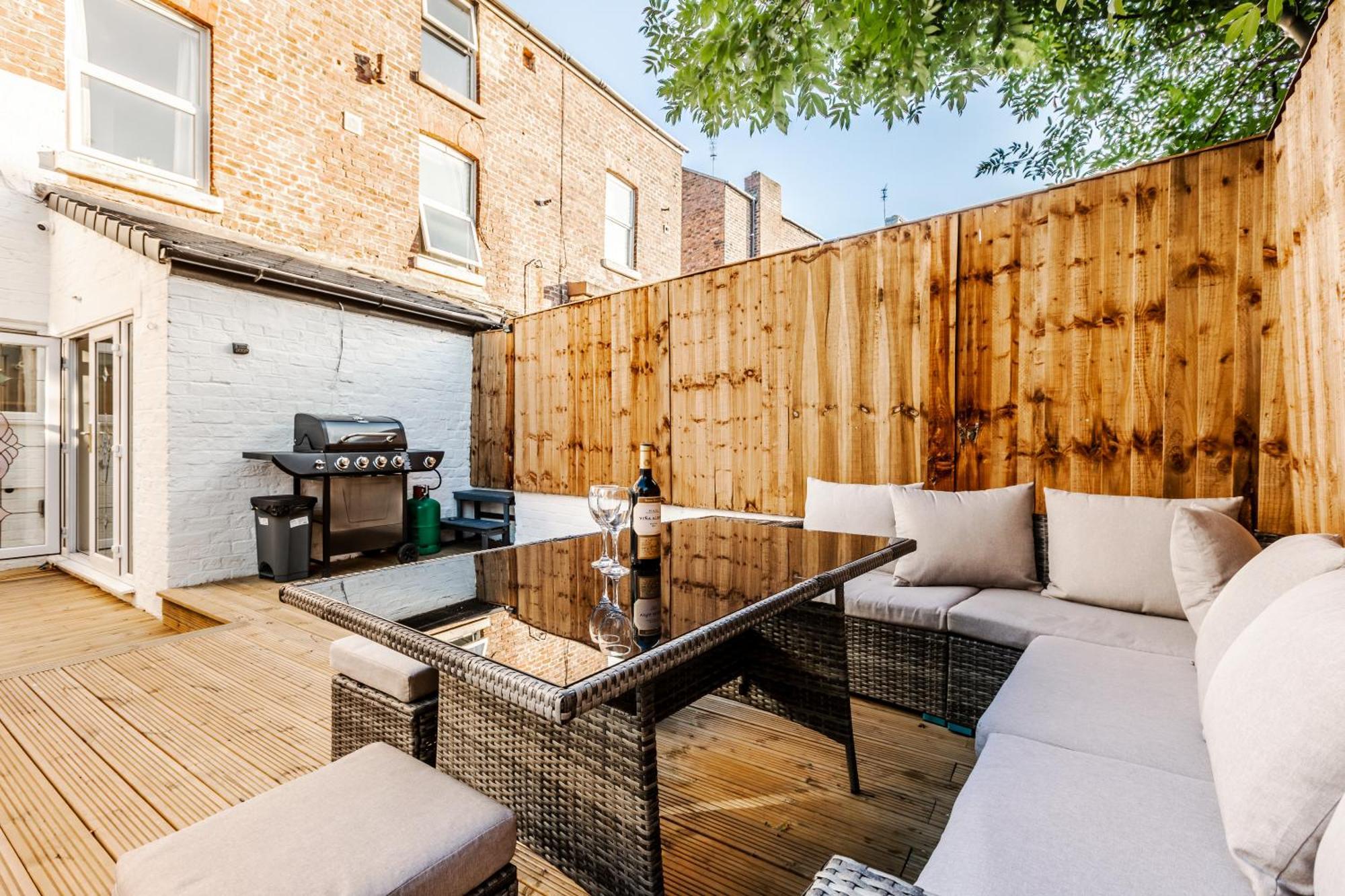 Grand Victorian Villa 6 - En-Suites, Hot Tub, Cinema Room, Private Parking & Park View Liverpool Dış mekan fotoğraf
