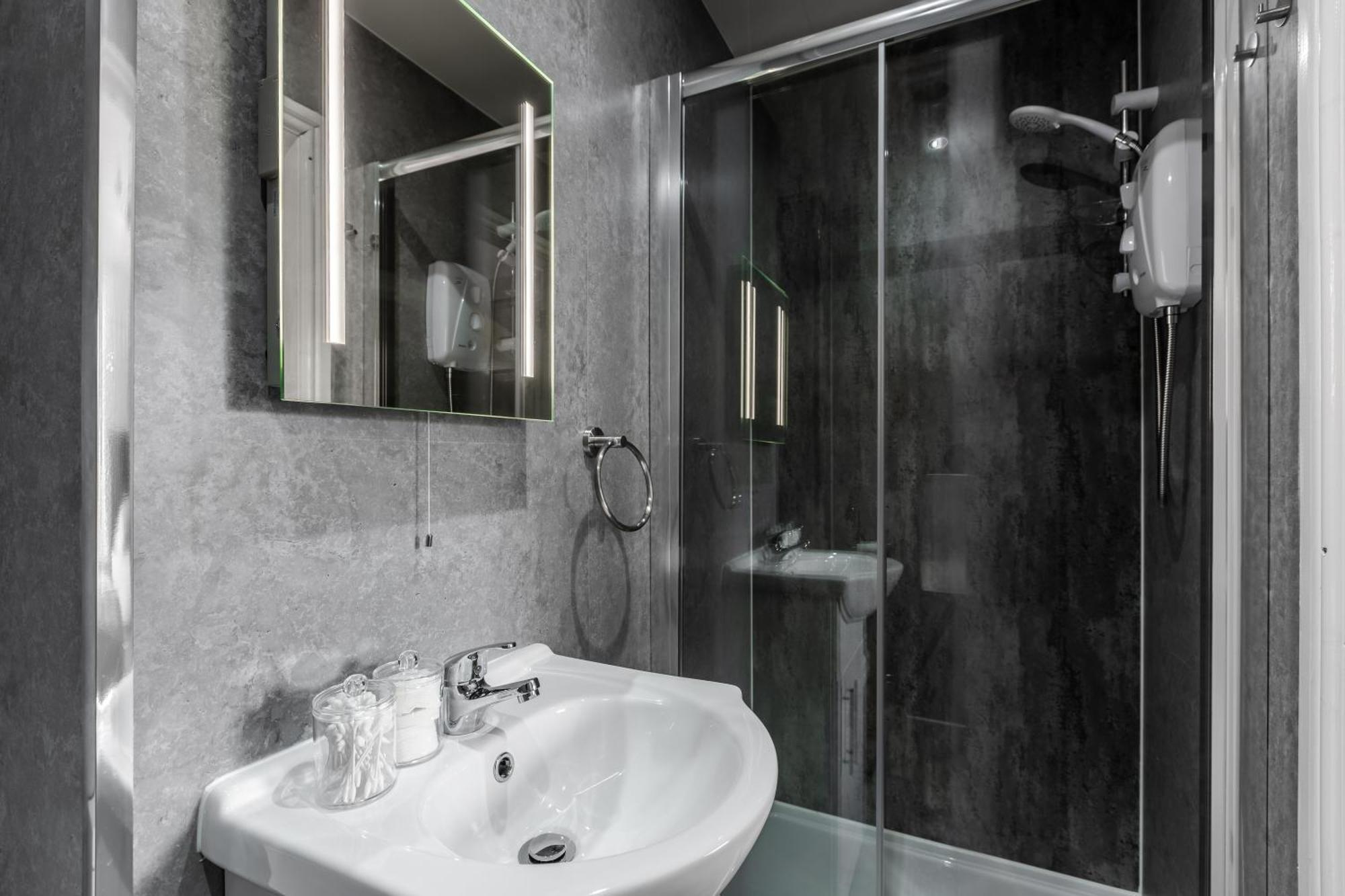 Grand Victorian Villa 6 - En-Suites, Hot Tub, Cinema Room, Private Parking & Park View Liverpool Dış mekan fotoğraf