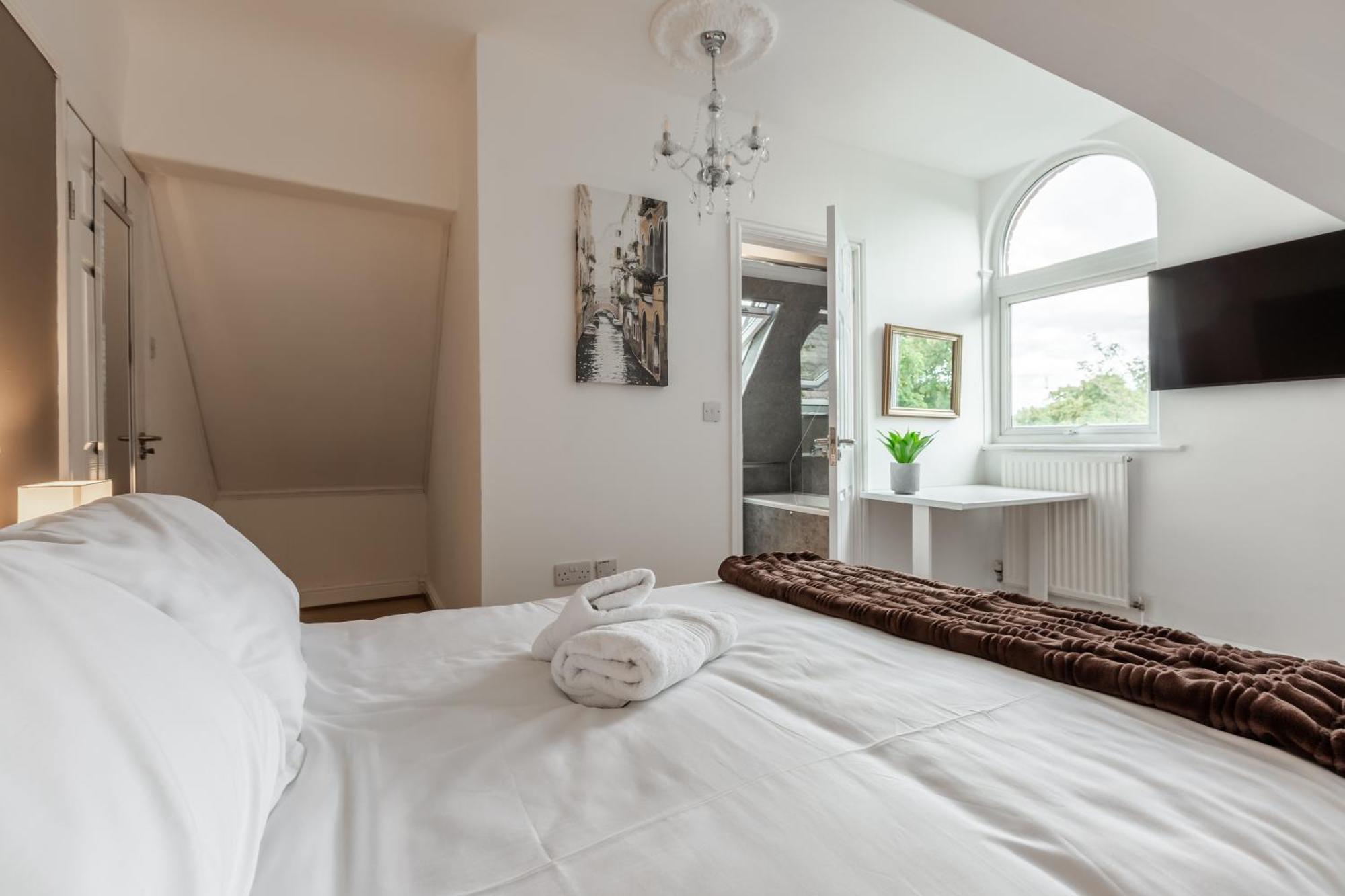 Grand Victorian Villa 6 - En-Suites, Hot Tub, Cinema Room, Private Parking & Park View Liverpool Dış mekan fotoğraf